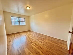 1958 Burke Ave in Bronx, NY - Building Photo - Building Photo