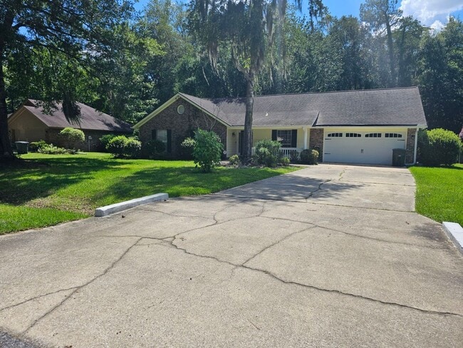 405 Club Dr in Hinesville, GA - Building Photo - Building Photo