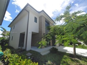 1167 NW 2nd St in Florida City, FL - Foto de edificio - Building Photo