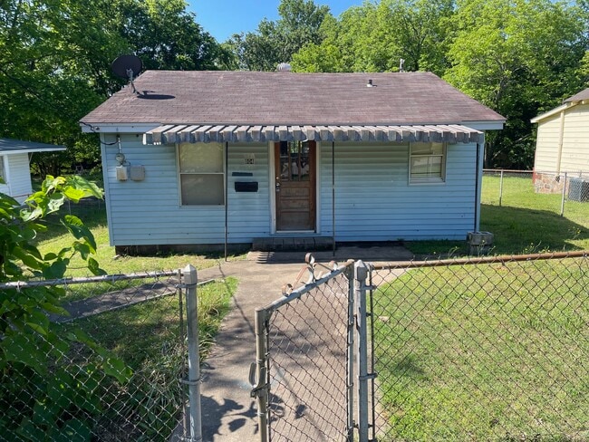 property at 804 W 44th St