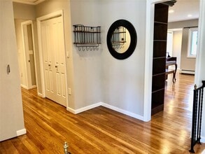 6 Ann Dr in Syosset, NY - Building Photo - Building Photo