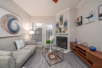 Green Tree Place in Houston, TX - Building Photo - Interior Photo