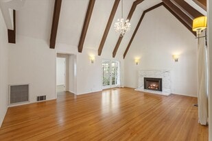 156 N Gardner St in Los Angeles, CA - Building Photo