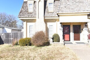 1023 E Thompson Ave in Sapulpa, OK - Building Photo