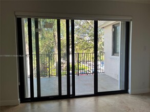 10121 W Sunrise Blvd, Unit 304 in Plantation, FL - Building Photo - Building Photo