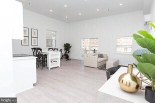 211 St Paul St in Baltimore, MD - Building Photo