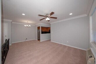 100 Middleton Rd in Bohemia, NY - Building Photo - Building Photo