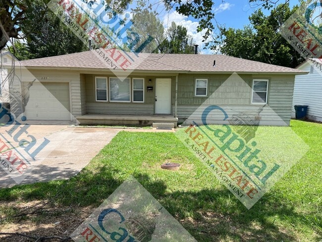 2216 S Midwest Blvd in Midwest City, OK - Building Photo - Building Photo