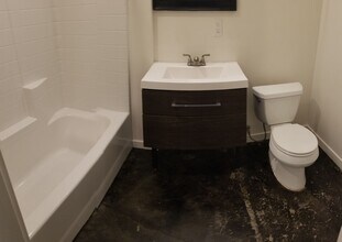 104 Orange Dr in San Luis Obispo, CA - Building Photo - Building Photo