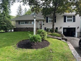 14 Rip Van Winkle Cir in Warwick, RI - Building Photo