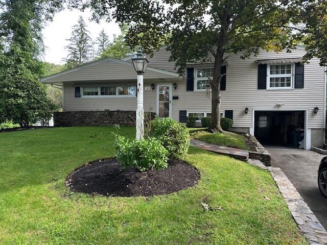 14 Rip Van Winkle Cir in Warwick, RI - Building Photo