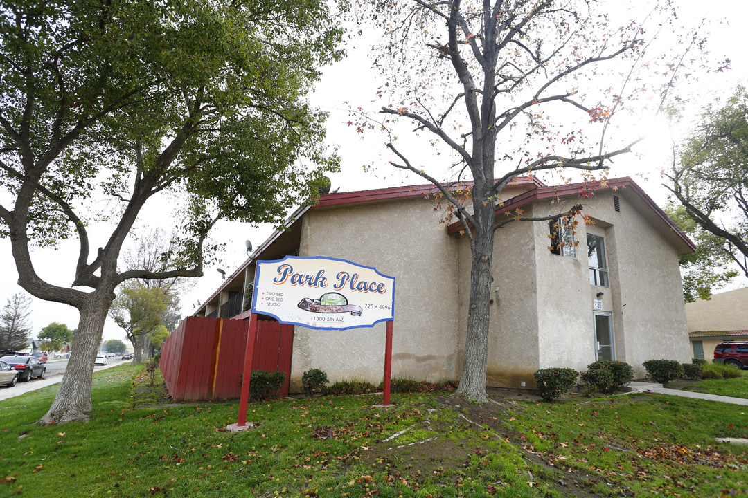 Park Place Apartments in Delano, CA - Building Photo