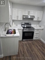 4 Tansley Crescent in Ajax, ON - Building Photo