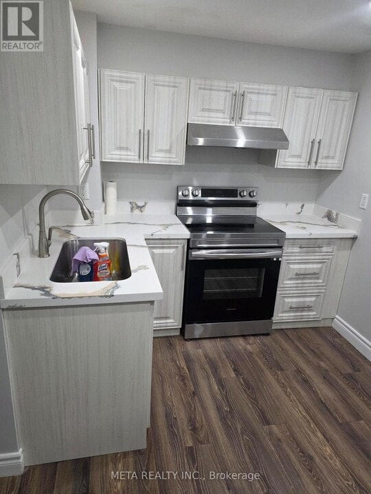 4 Tansley Crescent in Ajax, ON - Building Photo