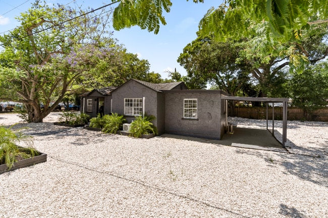 4102 N Hubert Ave in Tampa, FL - Building Photo - Building Photo