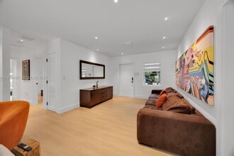 5827 SW 69th Ct in Miami, FL - Building Photo - Building Photo