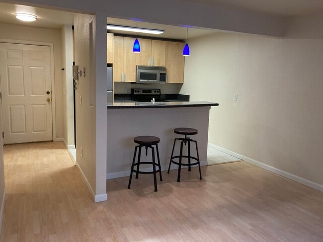 1327 W 25th Ave in Anchorage, AK - Building Photo - Building Photo