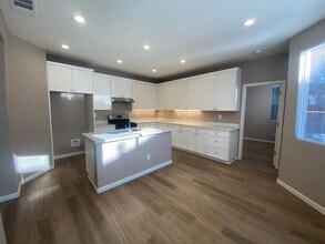 2103 Photinia Dr in Tracy, CA - Building Photo - Building Photo