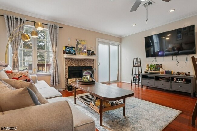 10 De Palma Ct in Franklin Township, NJ - Building Photo - Building Photo