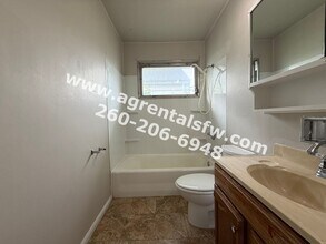 2131 Cozy Ct in Fort Wayne, IN - Building Photo - Building Photo