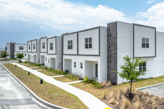 Azur Resorts in Davenport, FL - Building Photo - Building Photo