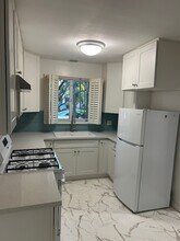 3731 Lewis Ave in Long Beach, CA - Foto de edificio - Building Photo