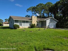 901 Colonial Ave SE in Palm Bay, FL - Building Photo