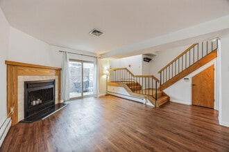 1928 Rodman St, Unit 1928 Rodman St A in Philadelphia, PA - Foto de edificio - Building Photo
