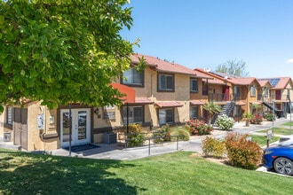 Sunset Pointe Apartments in Barstow, CA - Foto de edificio - Building Photo