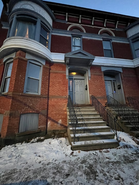 1 Russell Pl in Watervliet, NY - Building Photo