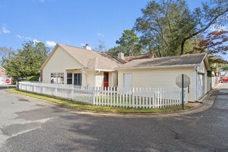 110 Parkwood Dr in Niceville, FL - Building Photo - Building Photo