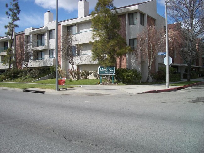 property at 7211 Cozycroft Ave