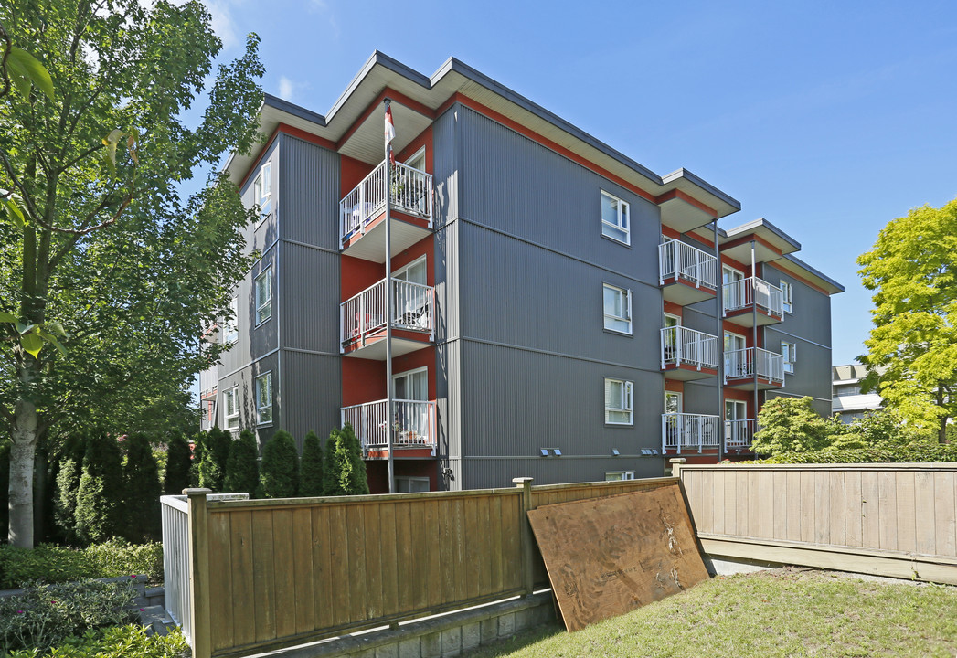 Joshua Point in Vancouver, BC - Building Photo