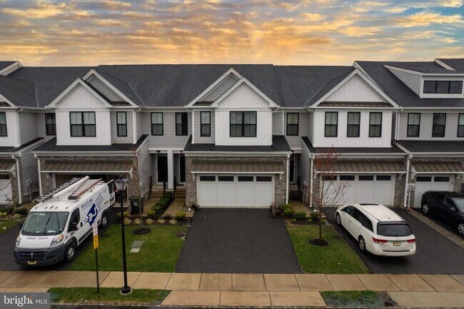9 Clover Ln in Monroe Township, NJ - Building Photo - Building Photo