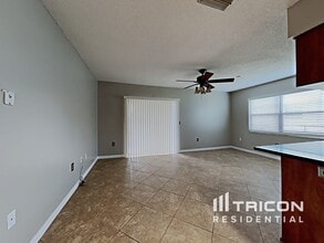 6050 Fall River Dr in New Port Richey, FL - Building Photo - Building Photo