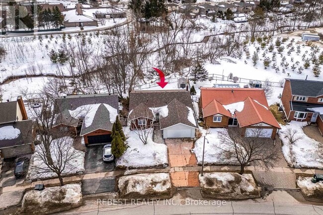 92 Lillian Crescent in Barrie, ON - Building Photo - Building Photo