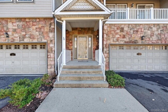 property at 5 Clearwater Ct