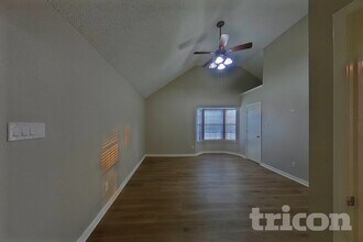 2116 Stein Way in Carrollton, TX - Foto de edificio - Building Photo