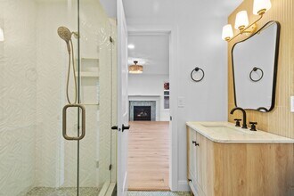 2460 Dimple Dell Rd in Sandy, UT - Building Photo - Building Photo