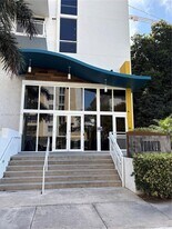 444 NE 30th St, Unit 906 in Miami, FL - Building Photo