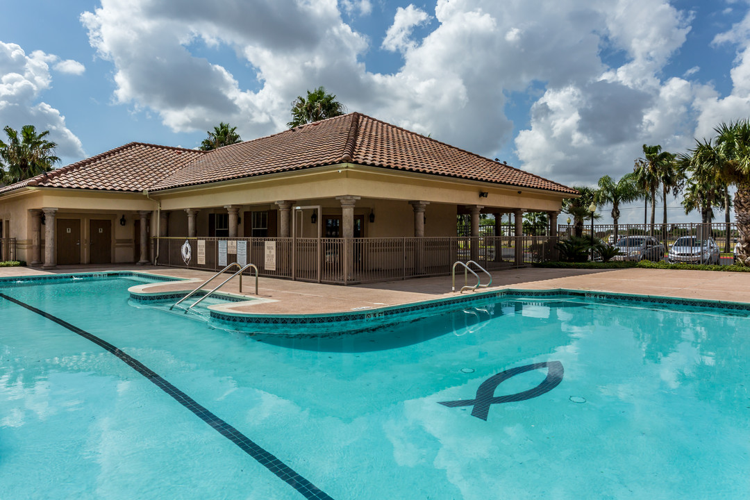 El Pueblo Dorado Apartments Photo