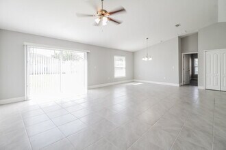 8 Bradford Ct in Poinciana, FL - Building Photo - Building Photo