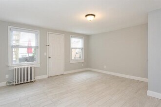64 Bowers St in Jersey City, NJ - Building Photo - Building Photo