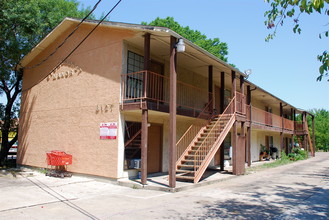 Stonehurst Apartments in Dallas, TX - Building Photo - Building Photo