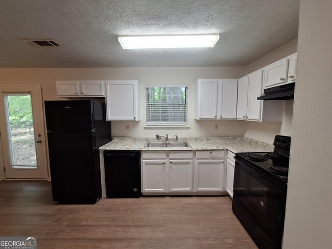 6562 Carriage Ln in Union City, GA - Building Photo - Building Photo