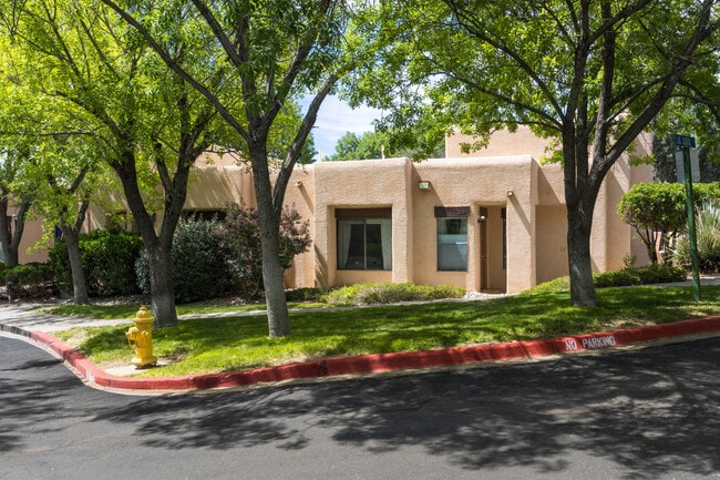 property at 10241 Las Casitas Ct NE