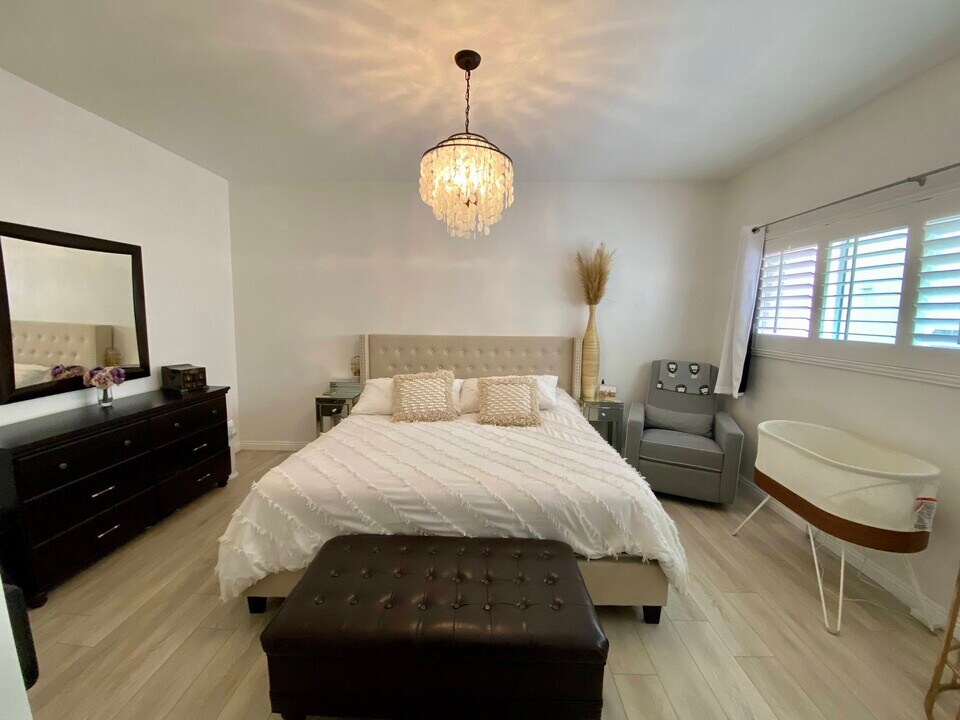 11820 Mayfield Ave, Unit 102 in Los Angeles, CA - Building Photo
