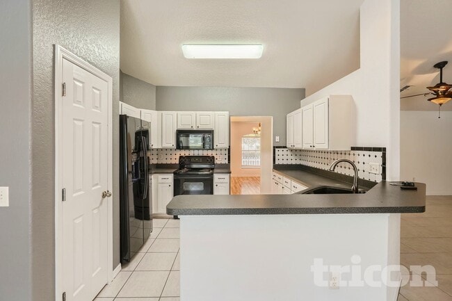 2334 Danforth Rd in Spring Hill, FL - Foto de edificio - Building Photo