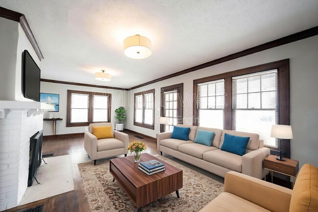 4905 Broadway St in Indianapolis, IN - Foto de edificio - Building Photo