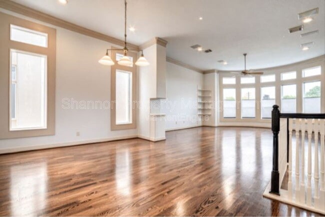 property at 1515 Hyde Park Blvd